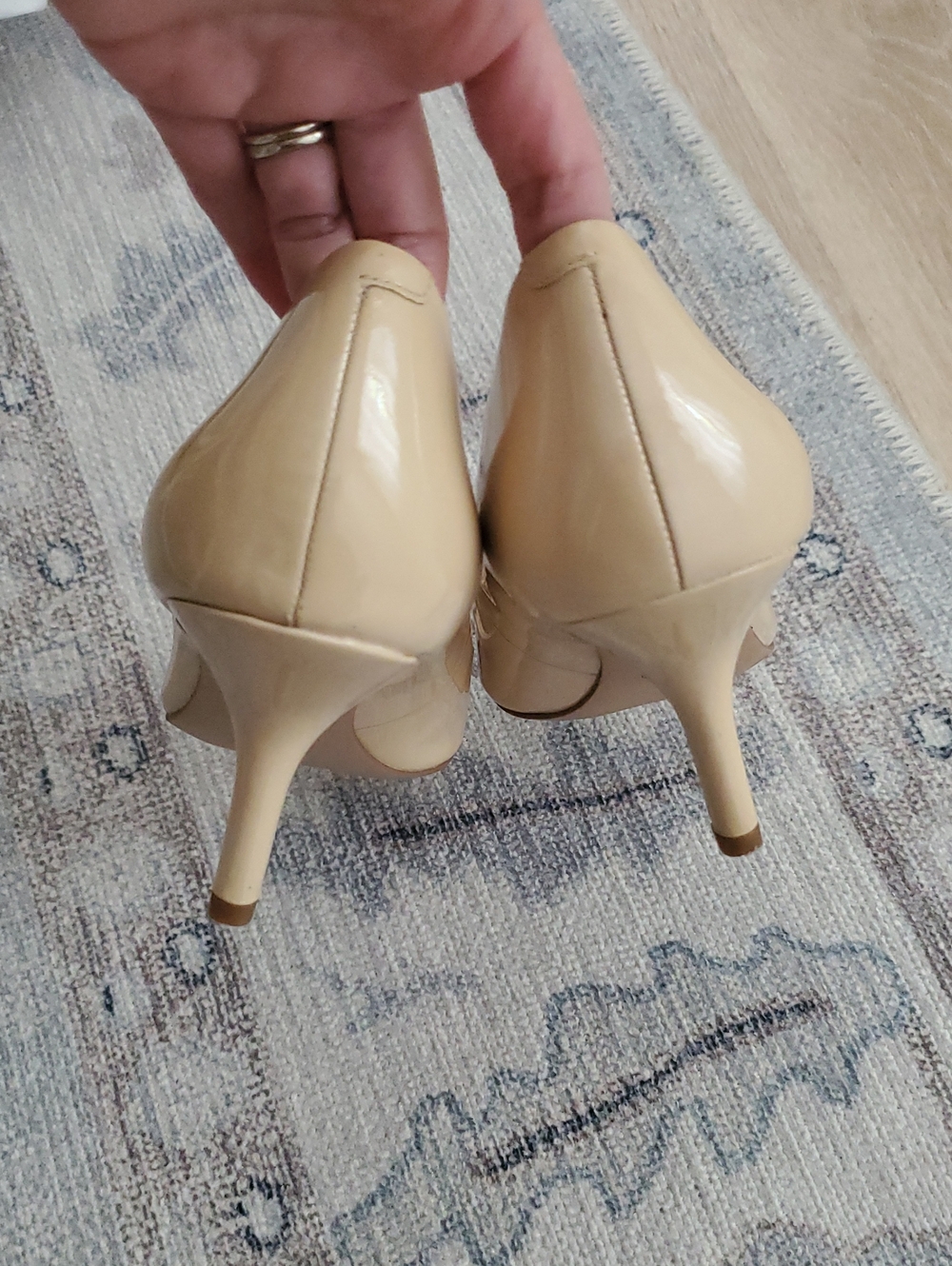 Coach Zan Patent Leather Tan Black Pointy Toe Heels Pumps Sz8.5 - Picture 10 of 14
